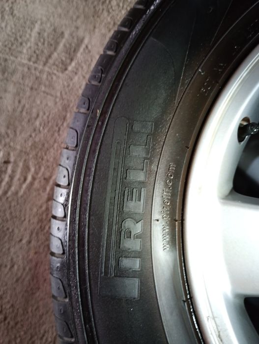 Дайхацу джанти със летни гуми 215/65/16 6J ET50 5x114,3 цо66 Дот 5013