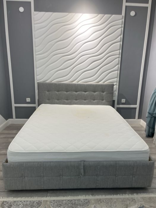 Спальный мебель кровать и камод