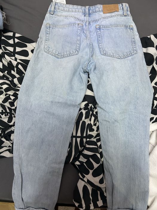 Скъсани сини дънки в добро състояние