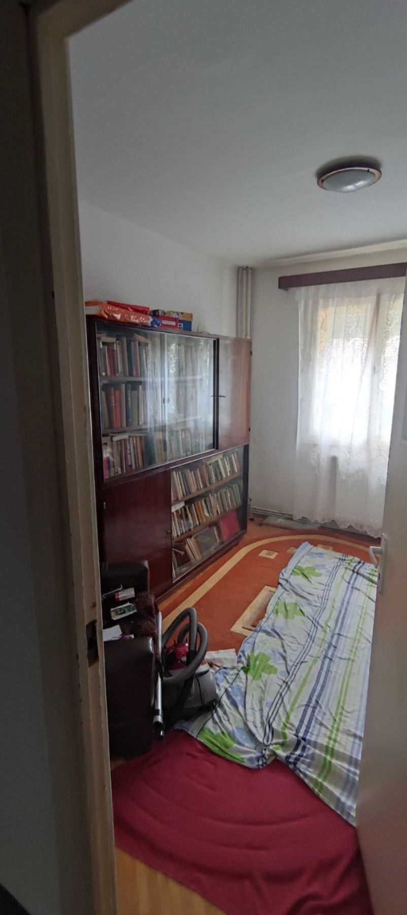 Vând apartament cu 4 camere în Mun. Caransebeș