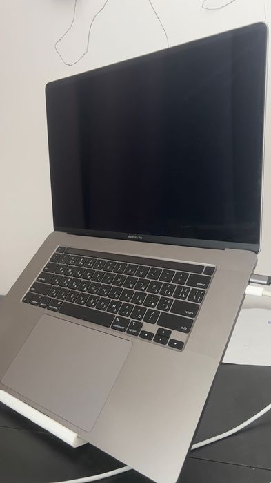 MacBook Pro 2019 16" 2,3 i9, 16 GB DDR4, 1 TB SSD, Space Grey