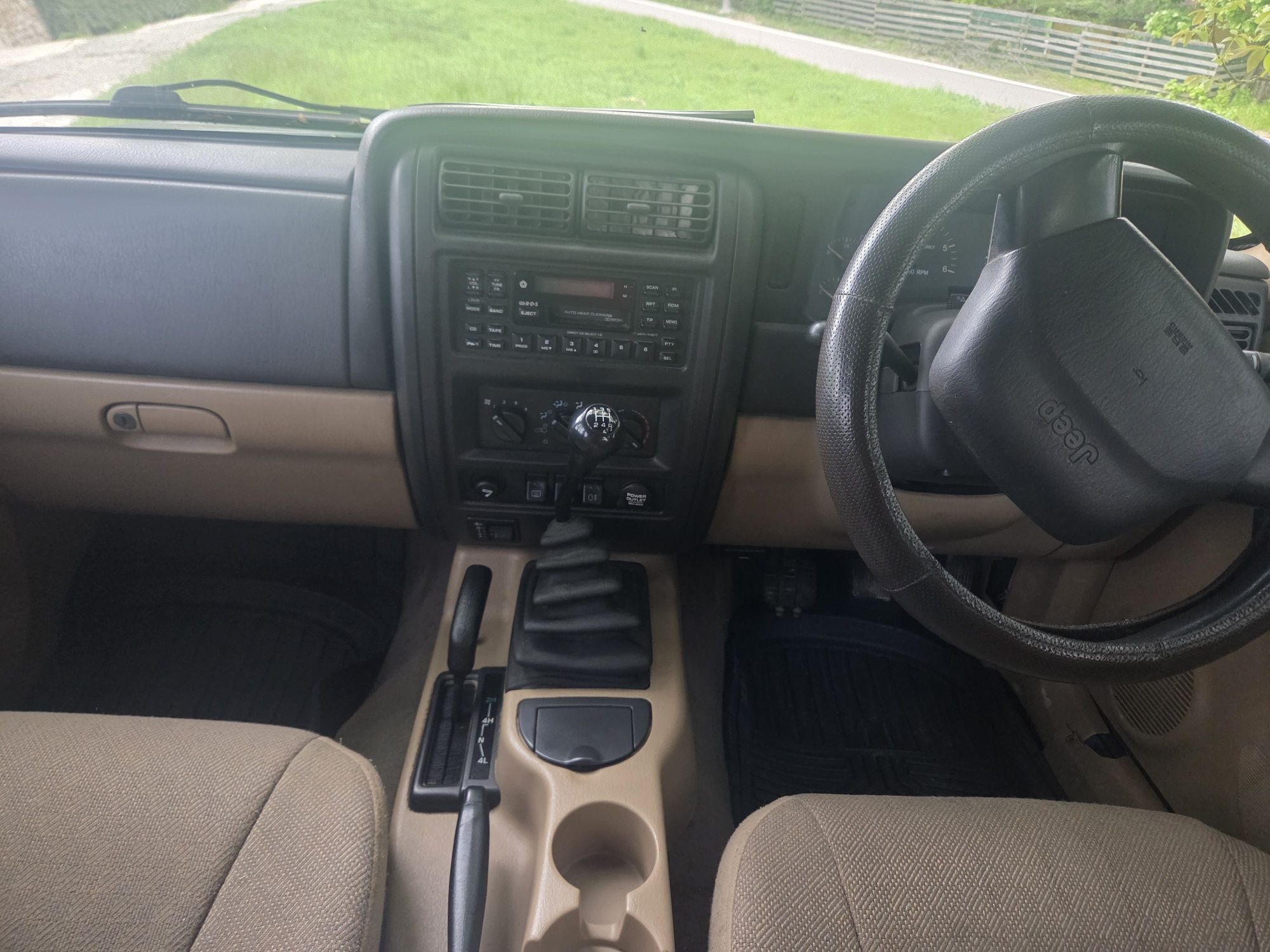 Продава се Jeep Cherokee