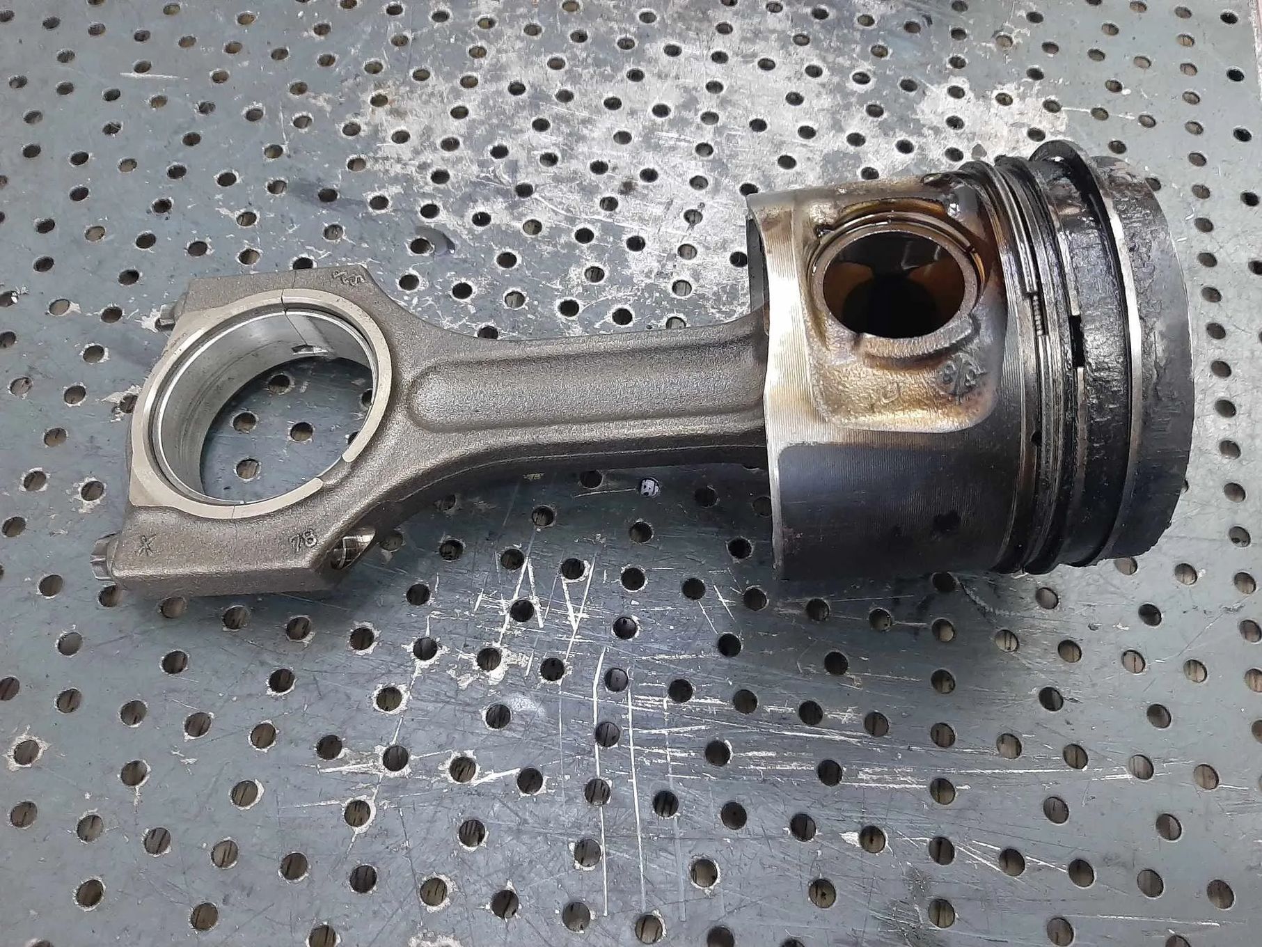 piston cu biela   2.0 d n47d20c bmw  seria 1 e81 e87 seria 3 e90  e91