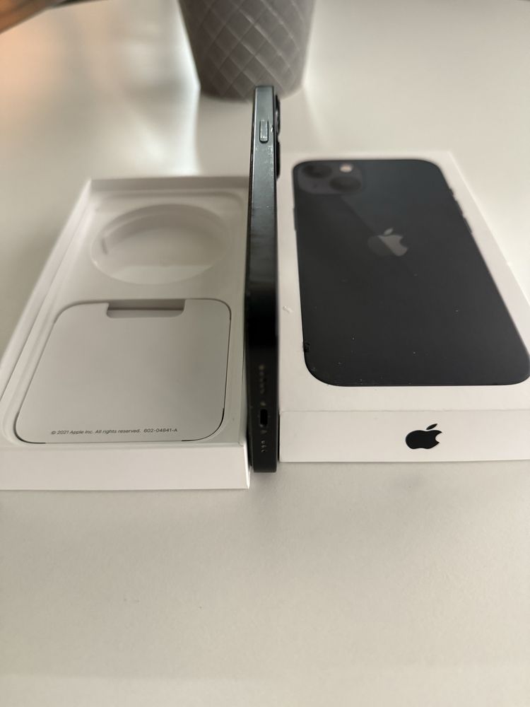 Продавам Iphone 13 128 gb midnight + smartwatch samsung frontier 3