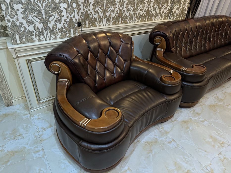 Кожаный диван, из натурального дерева