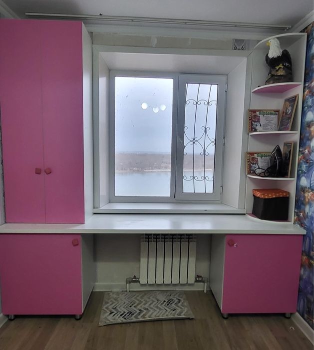 срочно продам шкаф-стол для детской комнаты
