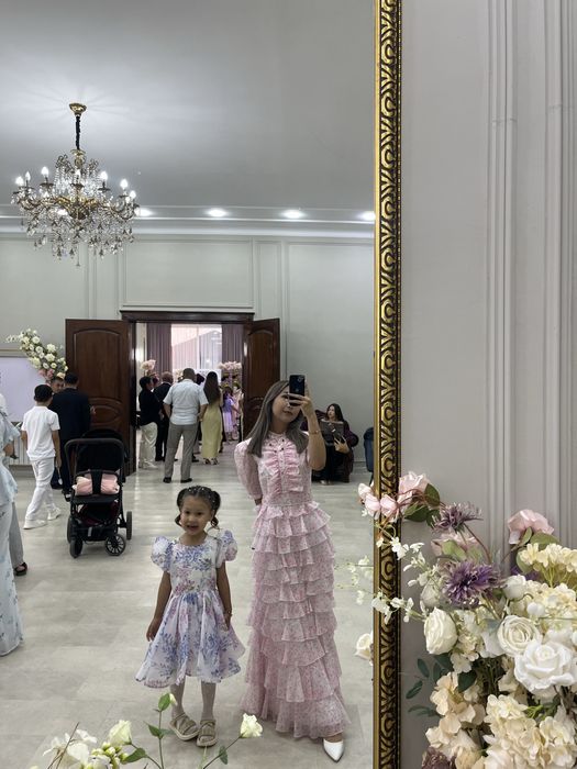 Продам платье недавно купила на той 1 раз одевала 25 000