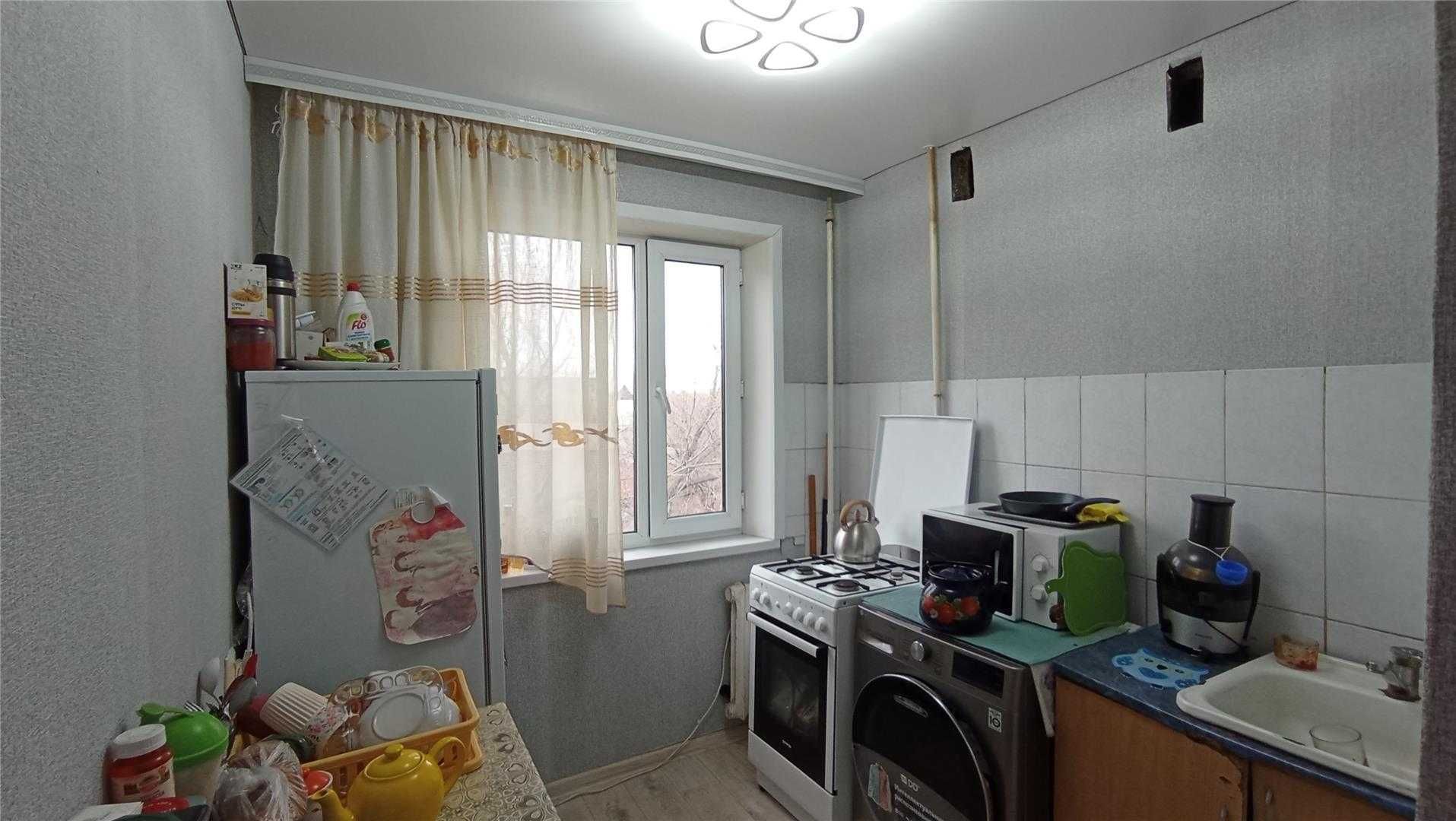 Продам 2-комнатную квартиру на 6 микр, рядом Жания, 47 м², 4/5 этаж