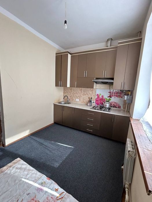 Shahar markazidan uy sotiladi