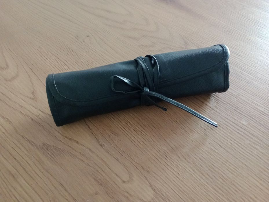 Husa scule sau pensule