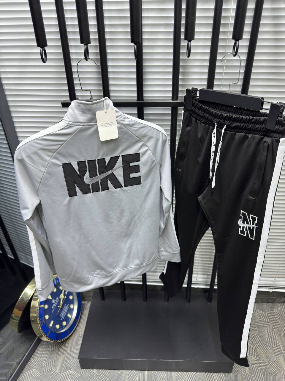 Анцунг Nike сиво и черно