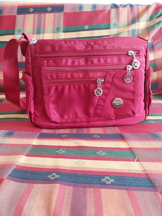 Червена дамска чанта за рамо