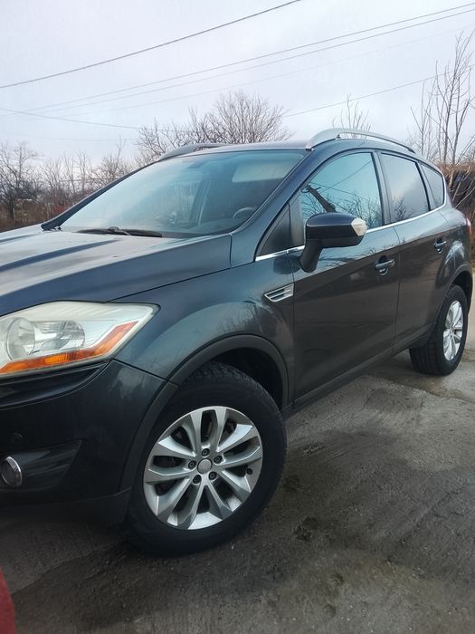 Vând Ford kuga 2010