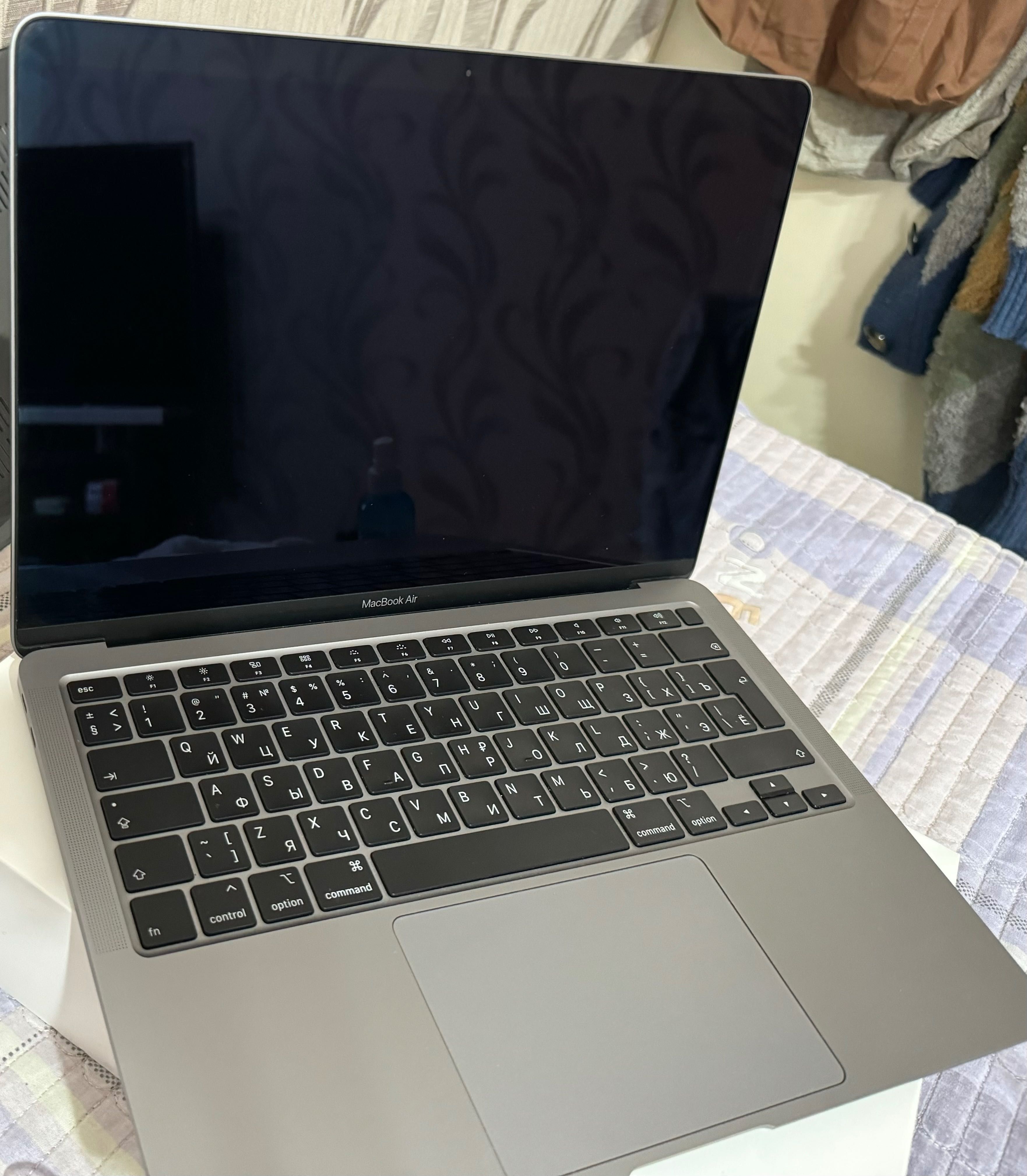 Продаётся MacBook 13 ( 2020 г)