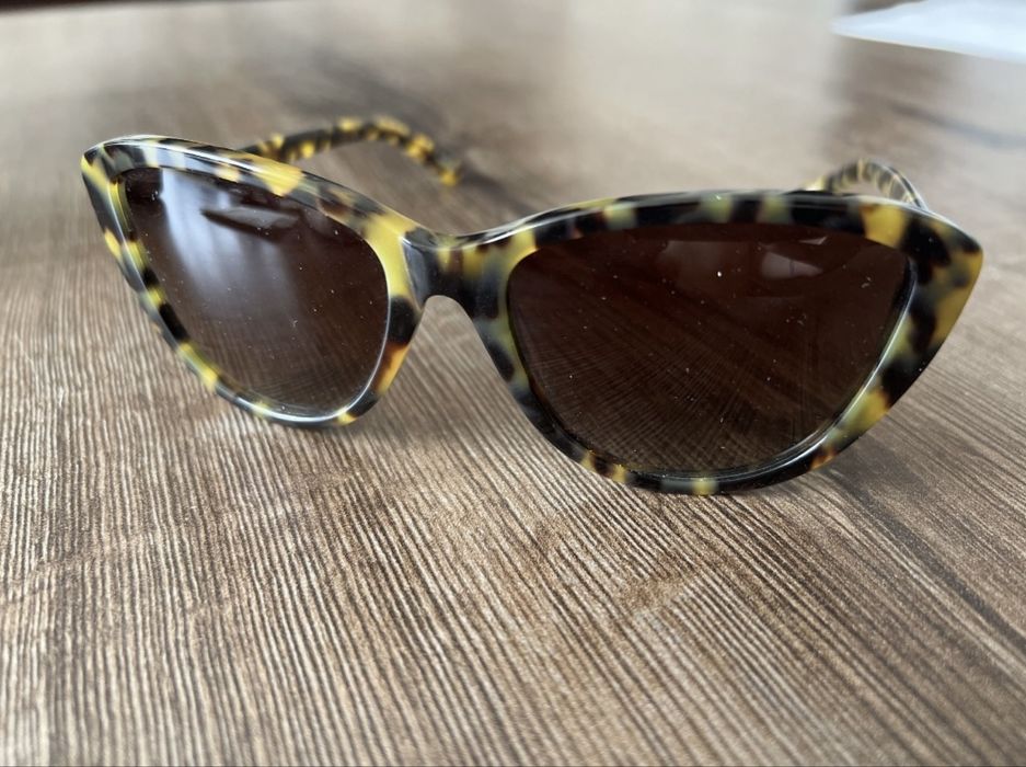 Слънчеви очила Revlon