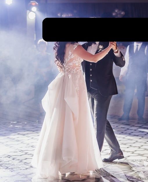 Vand rochie mireasa cu trena