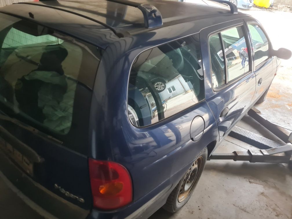 Dezmembrez Renault Megane 1,6 benzină/ 1.9 diesel