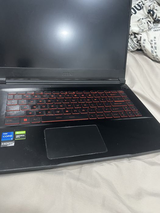Продавам геймърски лаптоп msi