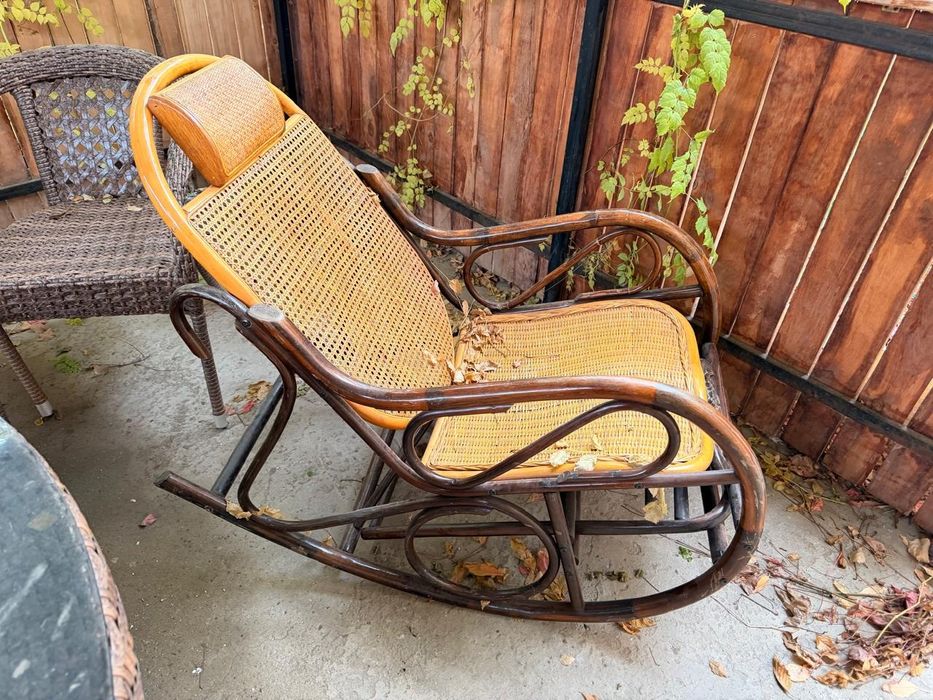 Кресло качалка для двора