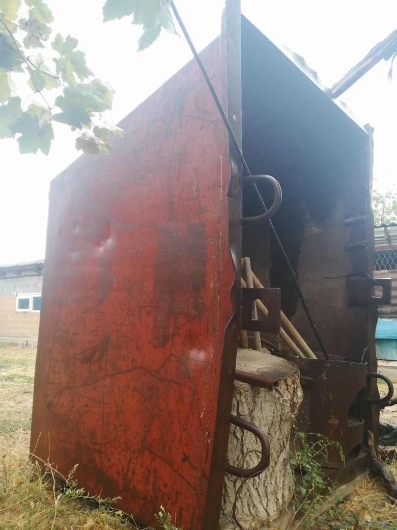 Продаётся металлическая ёмкость СССР.