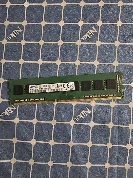 Samsung DDR3 объемом 4 ГБ.