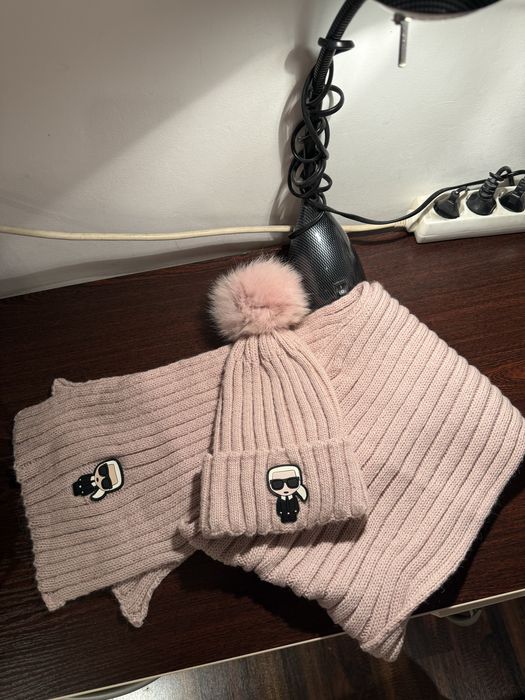 Шал и шапка Karl Lagerfeld