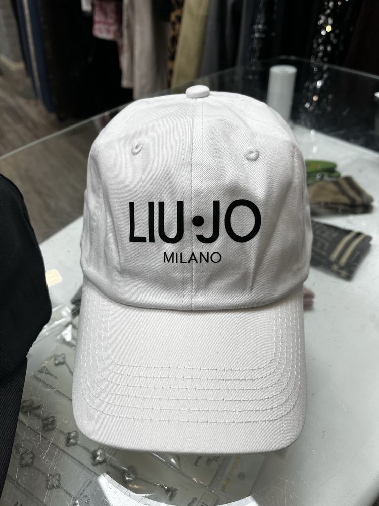 Дамска шапка с козирка Liu Jo