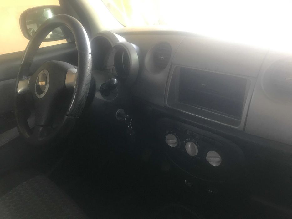 Automobil Daihatsu Trevis 2008