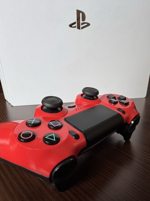 PS4 Pro 1TB – Бяла лимитирана версия + 2 джойстика + игри подарък!