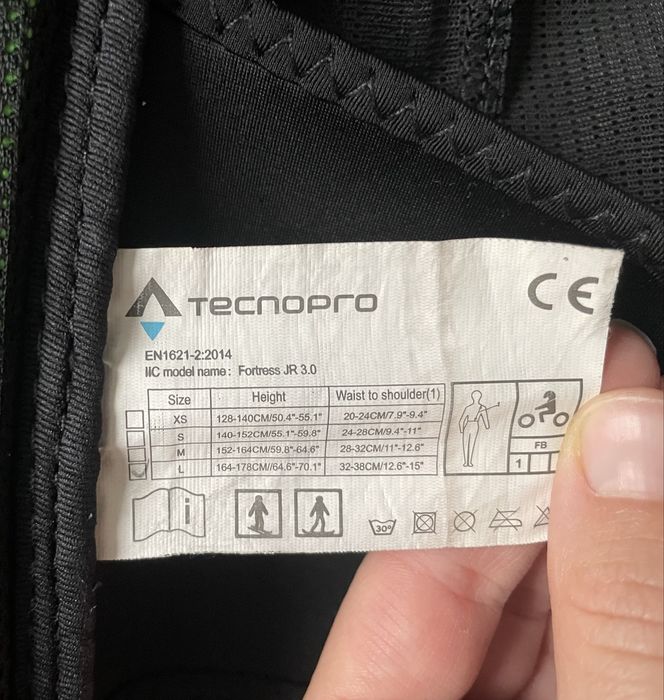 Мото жилетка с протектор на гърба