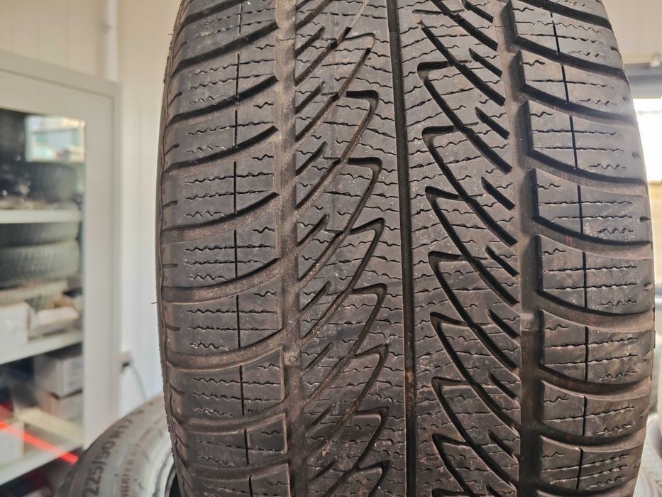2бр. зимни гуми 225/50/17 Goodyear