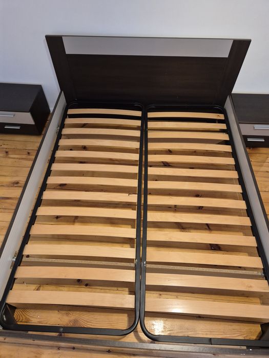 Легло, 2 подматрачни рамки и 2 нощни шкафчета