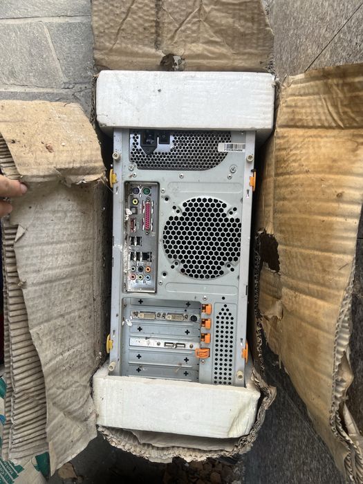 Сломанный блок от компьютера