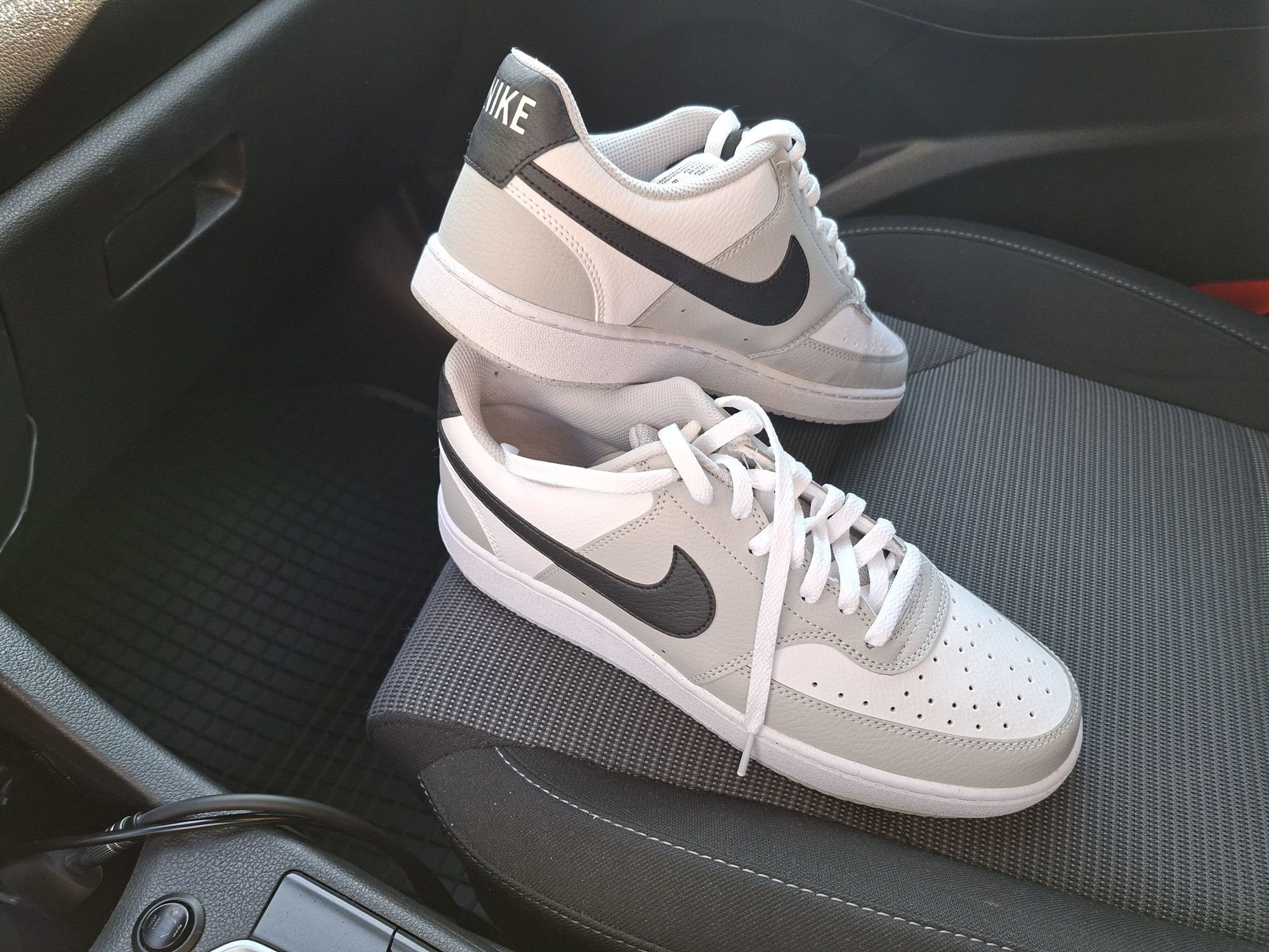 Tenesi nike  noi ,marimea 44