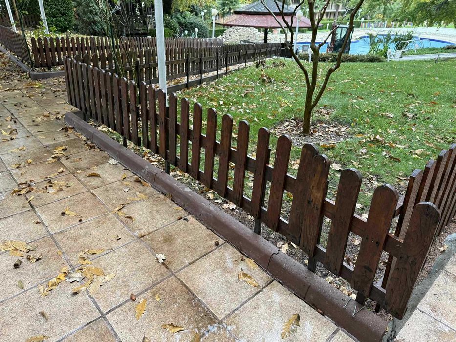Декоративна дървена ограда