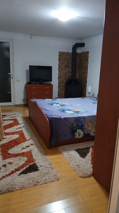Dau în chirie casă