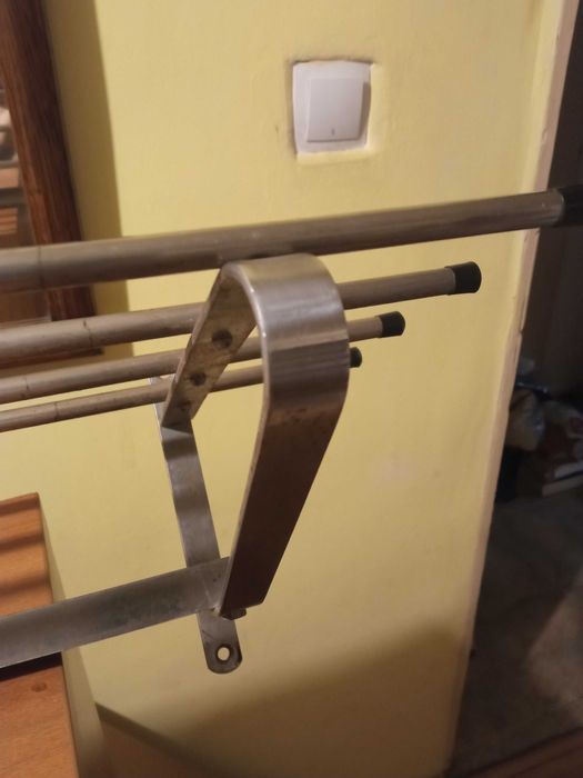 Стара метална закачалка в много добро състояние