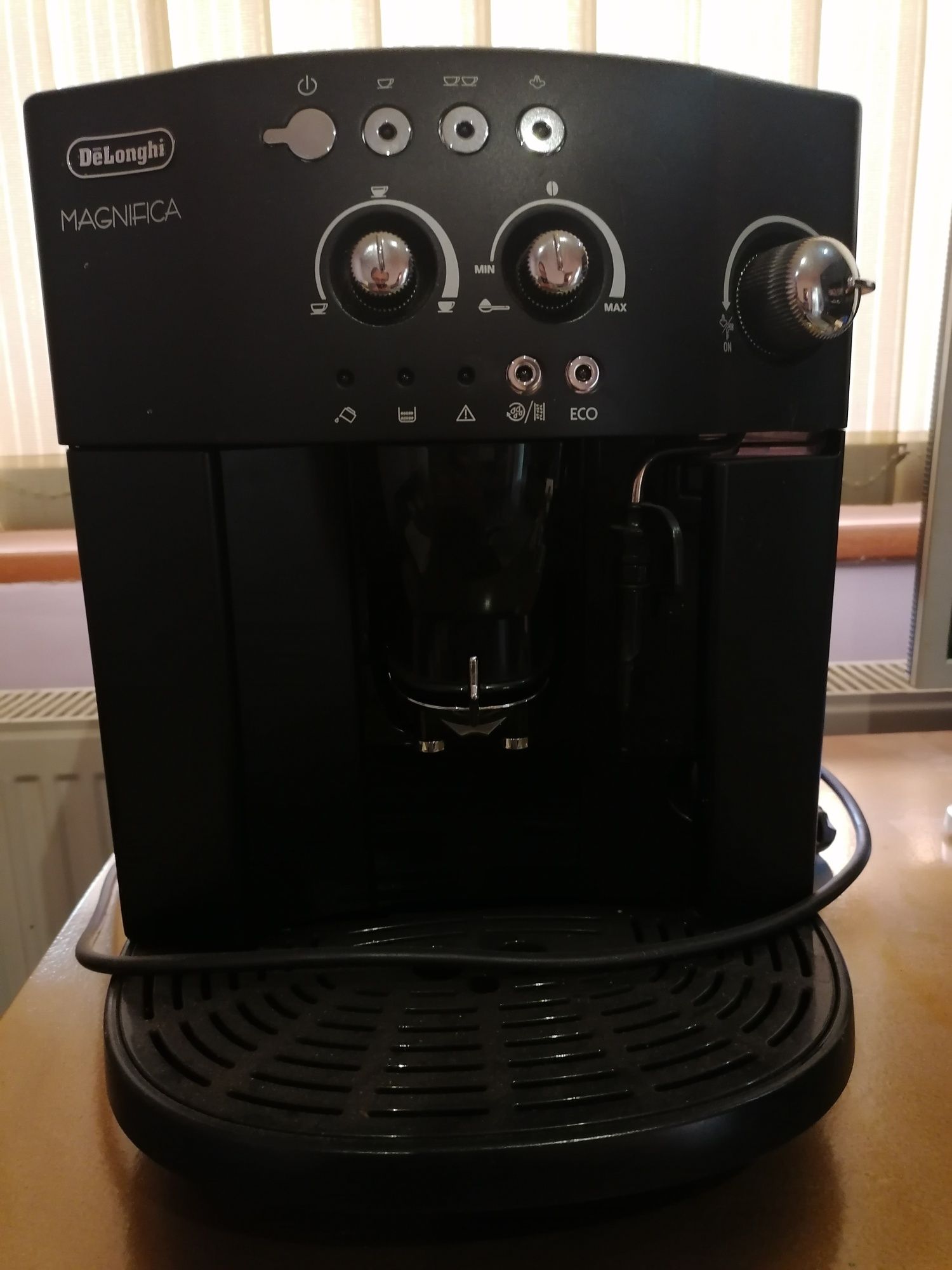 Кафеавтoмат Delonghi Magnifica ESAM-4000