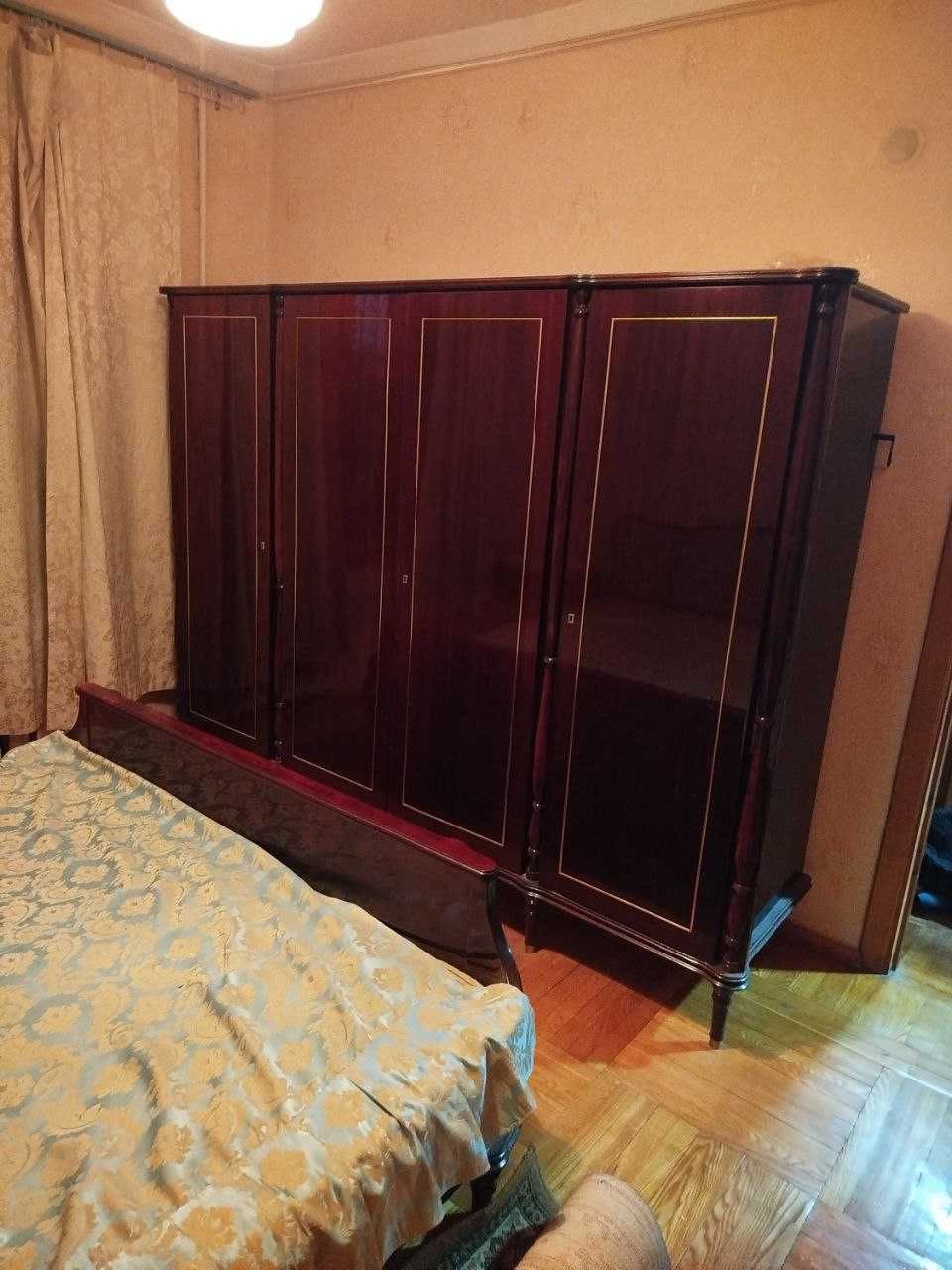 Продаю спальный гарнитур Режанс Румыния красное дерево звоните смело
