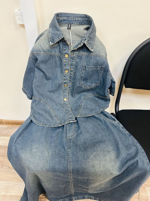 Срочно продается джинсовый костюм