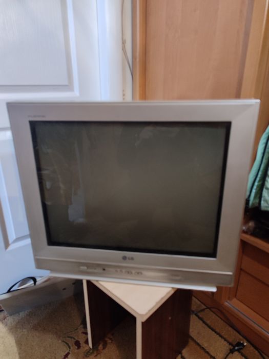 Продам телевизор lg