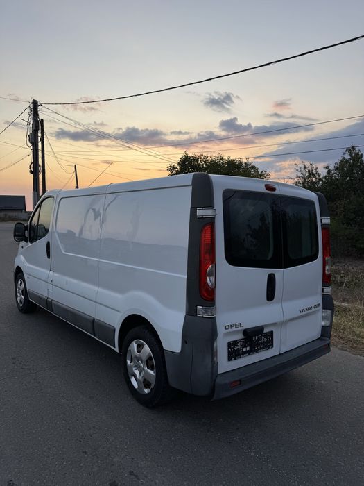 Opel Vivaro 2.0CDTI 2011 clima varianta lunga pre 4690€ neg