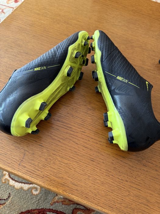 Ghete fotbal Nike Phantom Venom 40,5