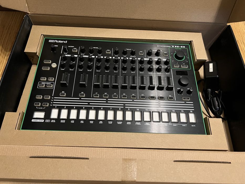 Roland Aira TR-8