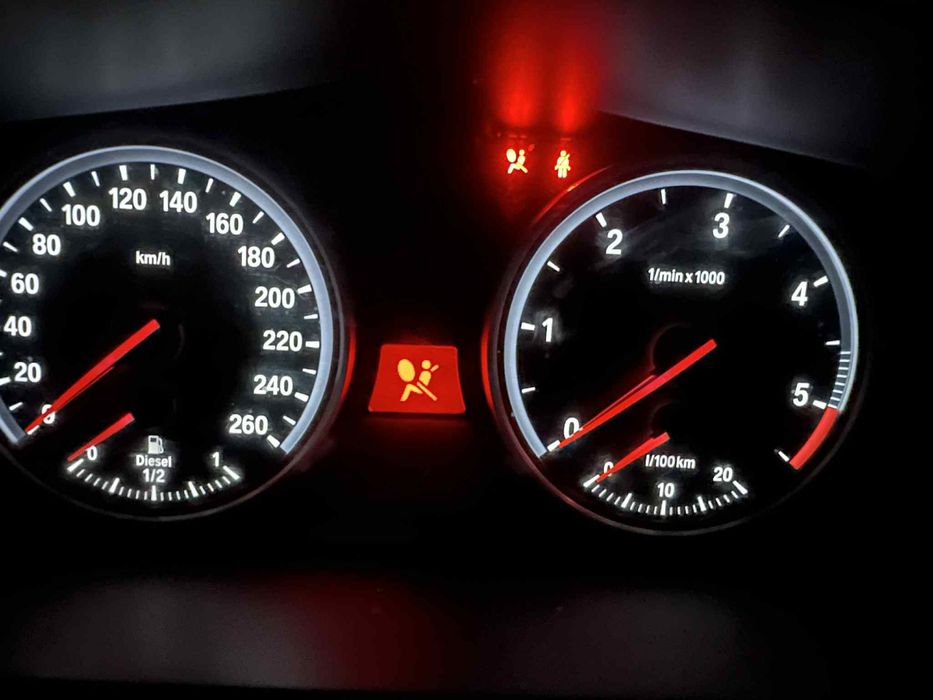 Schimbare leduri/lumini/becuri bord/ceasuri auto