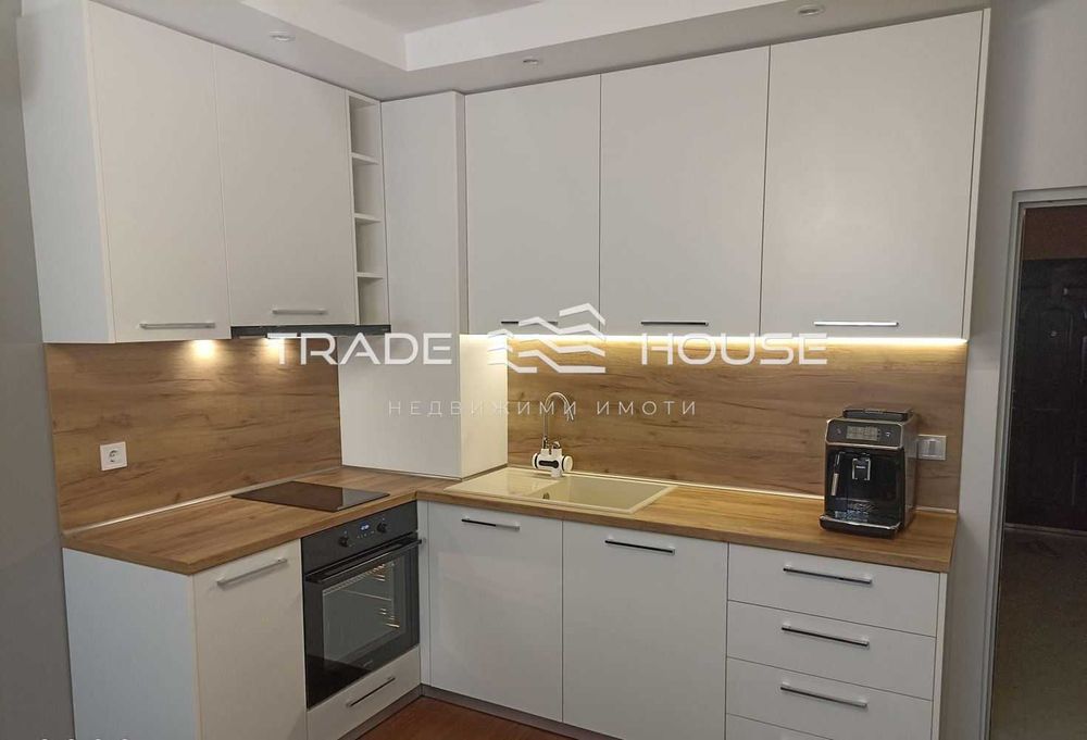 Дава се под наем Двустаен апартамент в Пловдив, Център - 80 кв.м за 484.5 € - Снимка #2