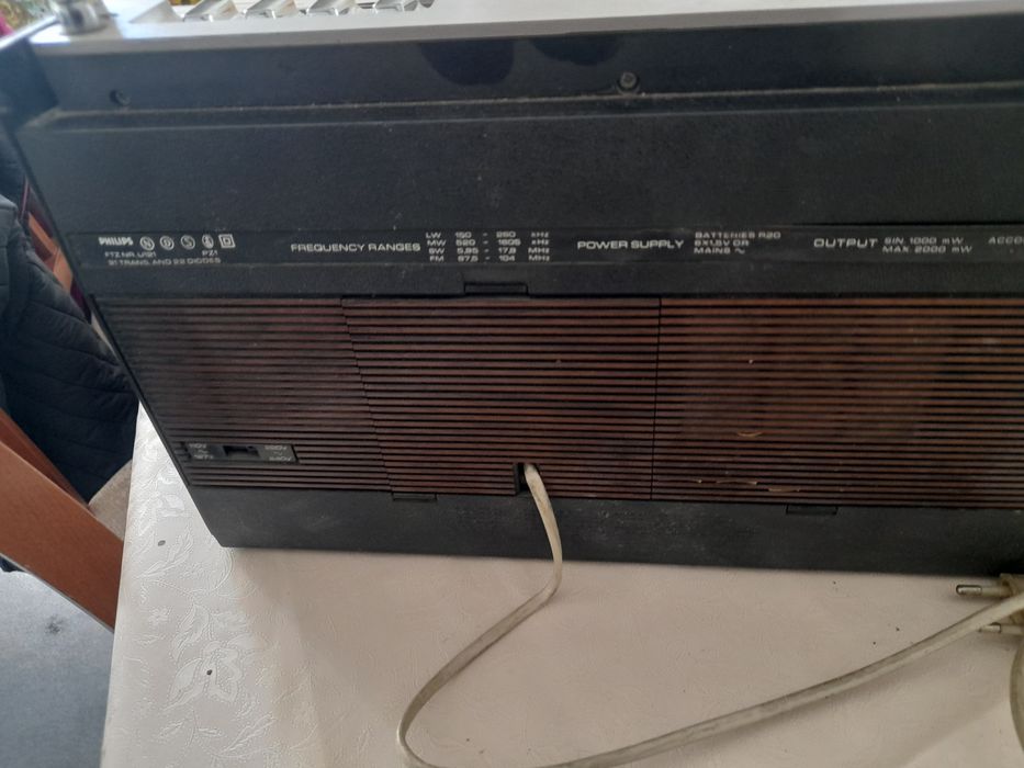 Vind radiocasetofon RADIORECORDER cu mici defecte