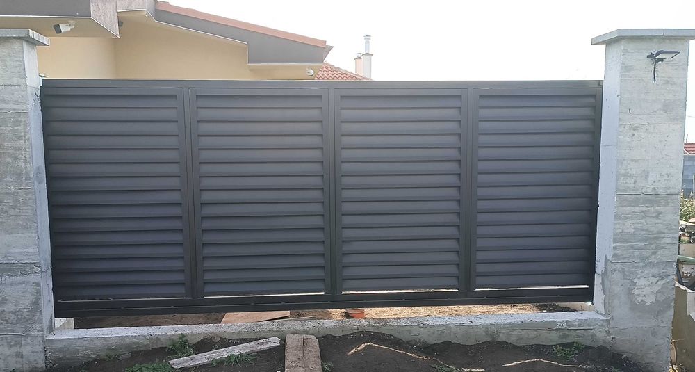 Метални входни врати и портали от гладко и ковано желязо