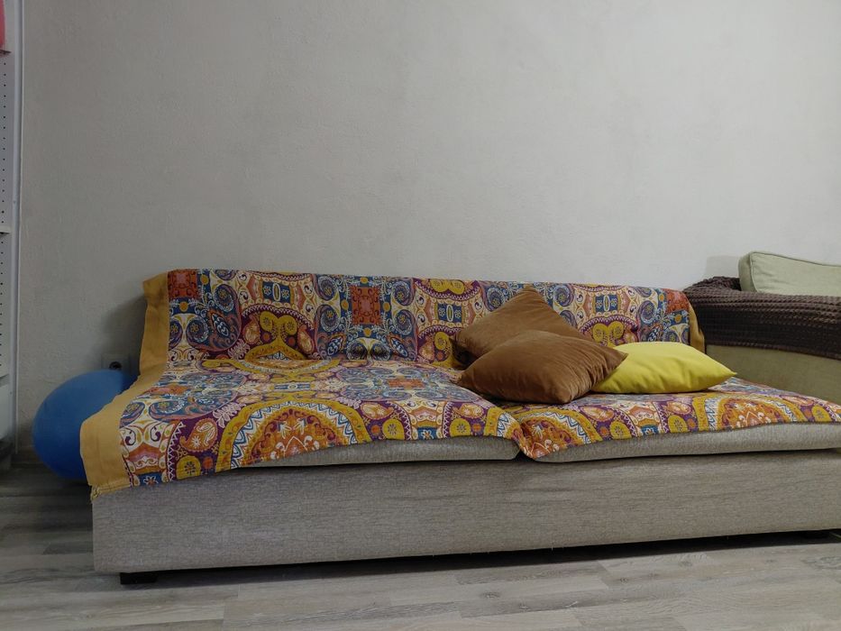 Продам диван дёшево.