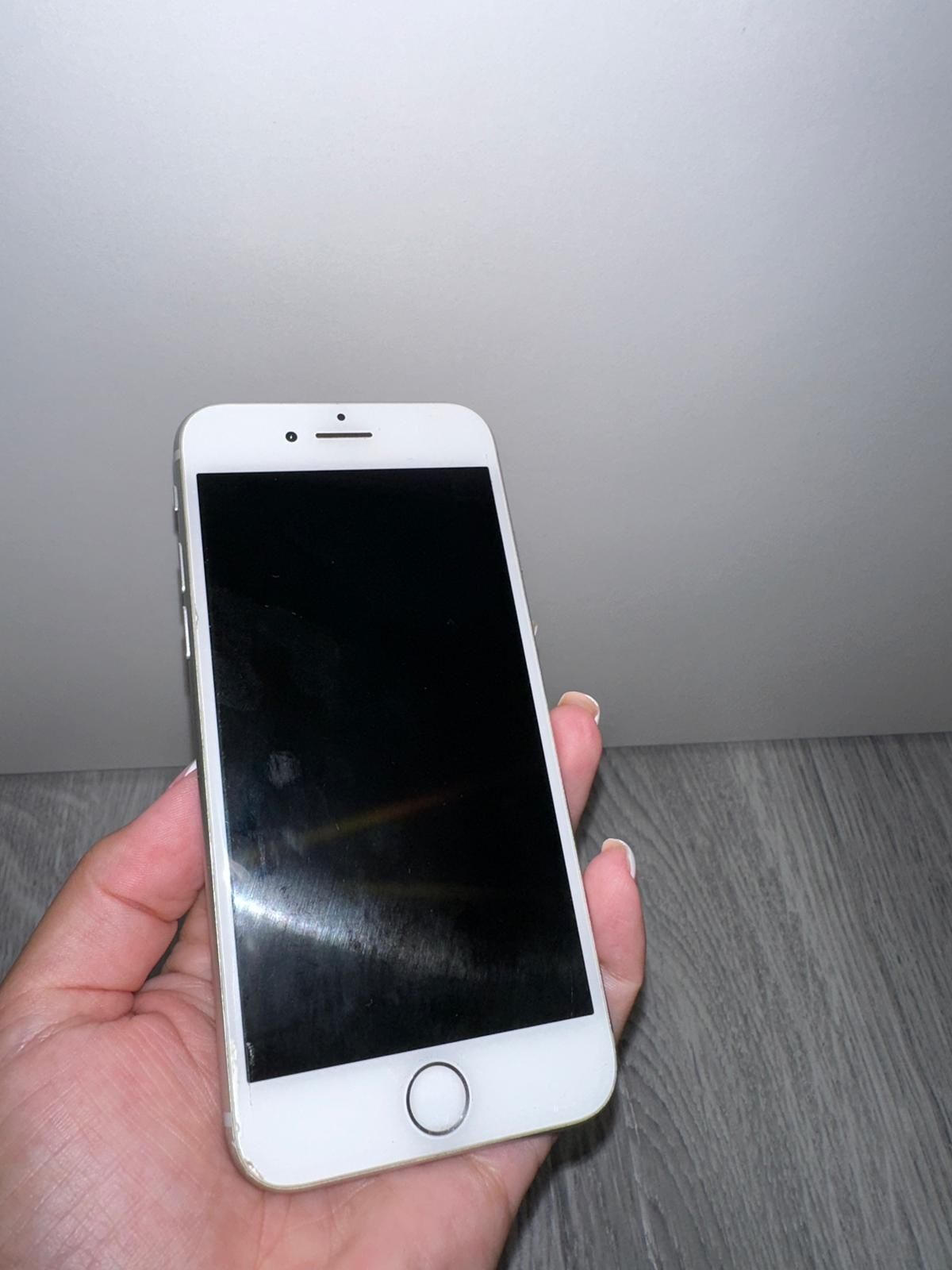 Telefon IPhone 8  alb, stare excelenta